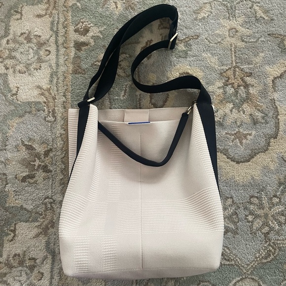 Rothy’s The Bucket Bag Pearl Merino Rare - Picture 8 of 13